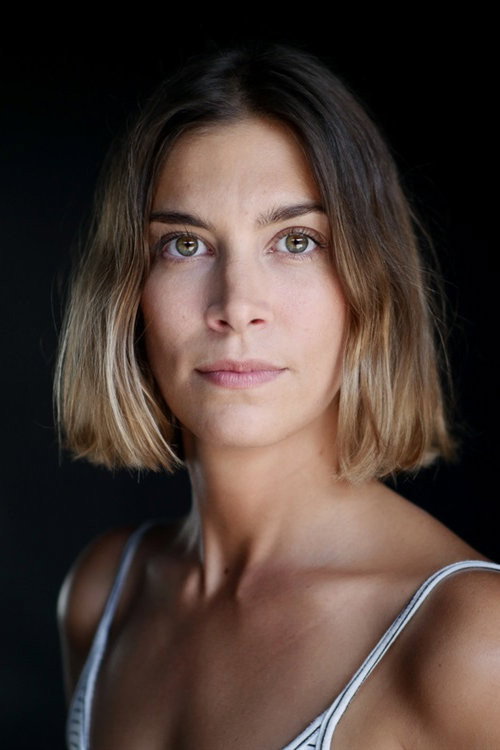 Anaïs Fabre as Julie in On the Run