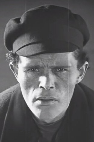 Yuliy Untershlak as Hirsch Lekkert in His Excellency
