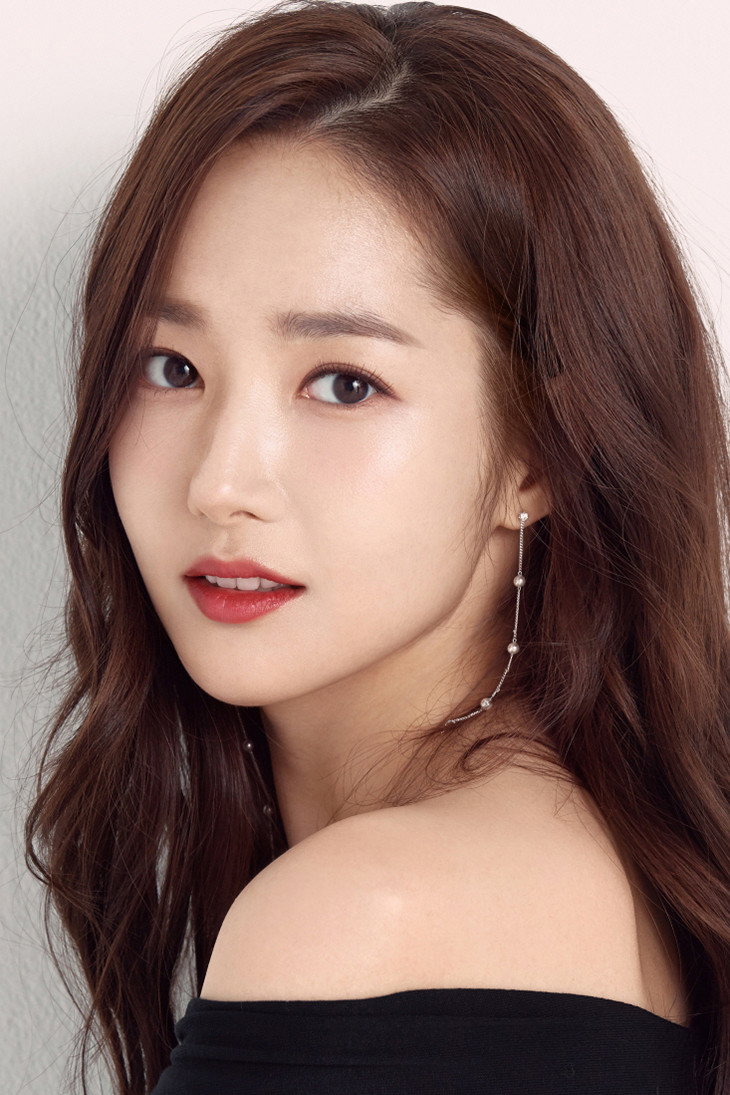 박민영 as Kang Ji-won in Marry My Husband