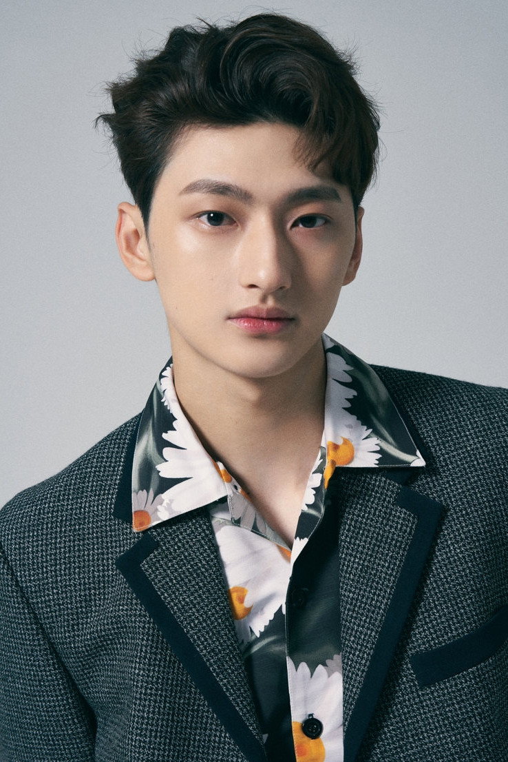 刘特 as Zhong Wei in Miss Lucky Go!