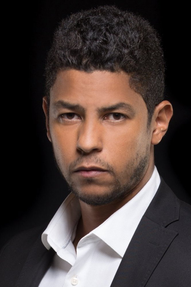 Héctor Aníbal as Kiko in A Few Days in the Sun