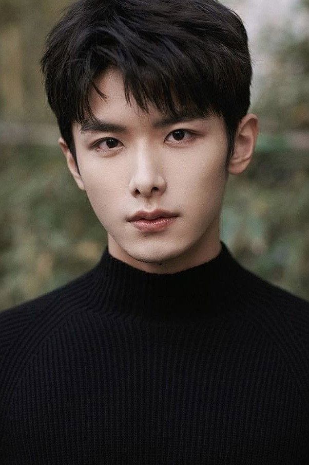 赵弈钦 as Han Lingqiu in Love Beyond the Grave