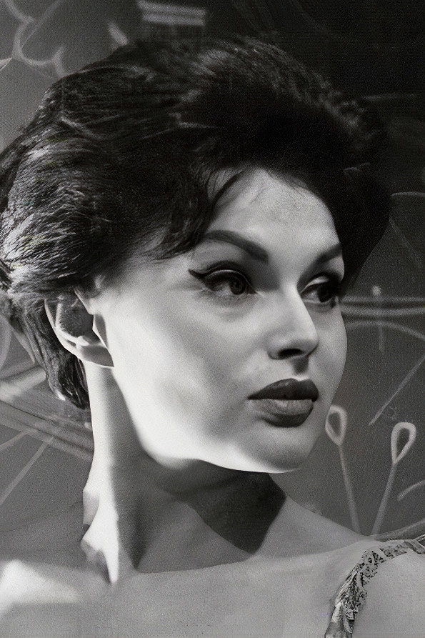 Gudrun Schmidt as Nana Noel in Endstation Rote Laterne