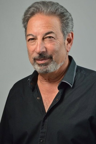 Barry Jay Minoff as Franks in Rainbows