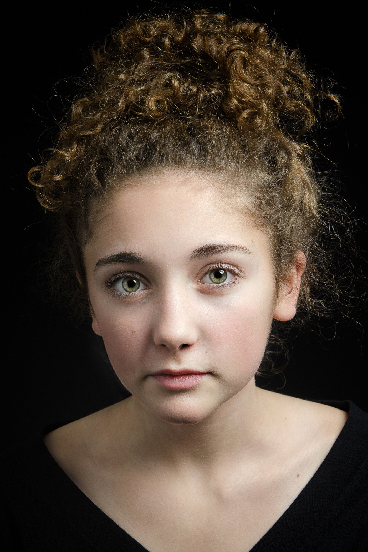 Laura Compan as Lili Renaud-Gauvin in Le jeu