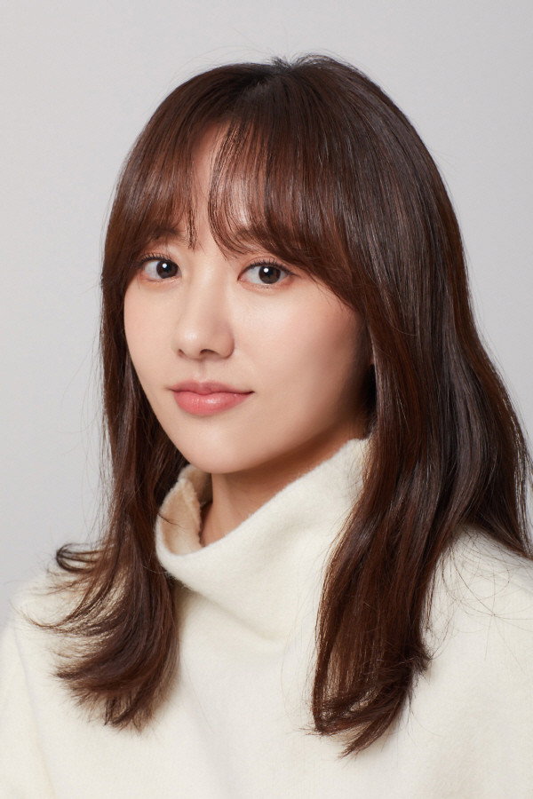 박주희 as Soo-ji in Queen of Walking