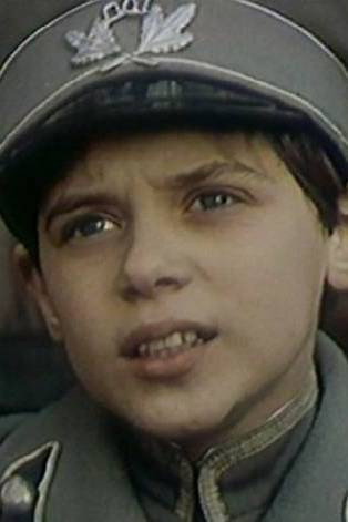 Вадим Кузнецов as Артемка in Golden Shoes