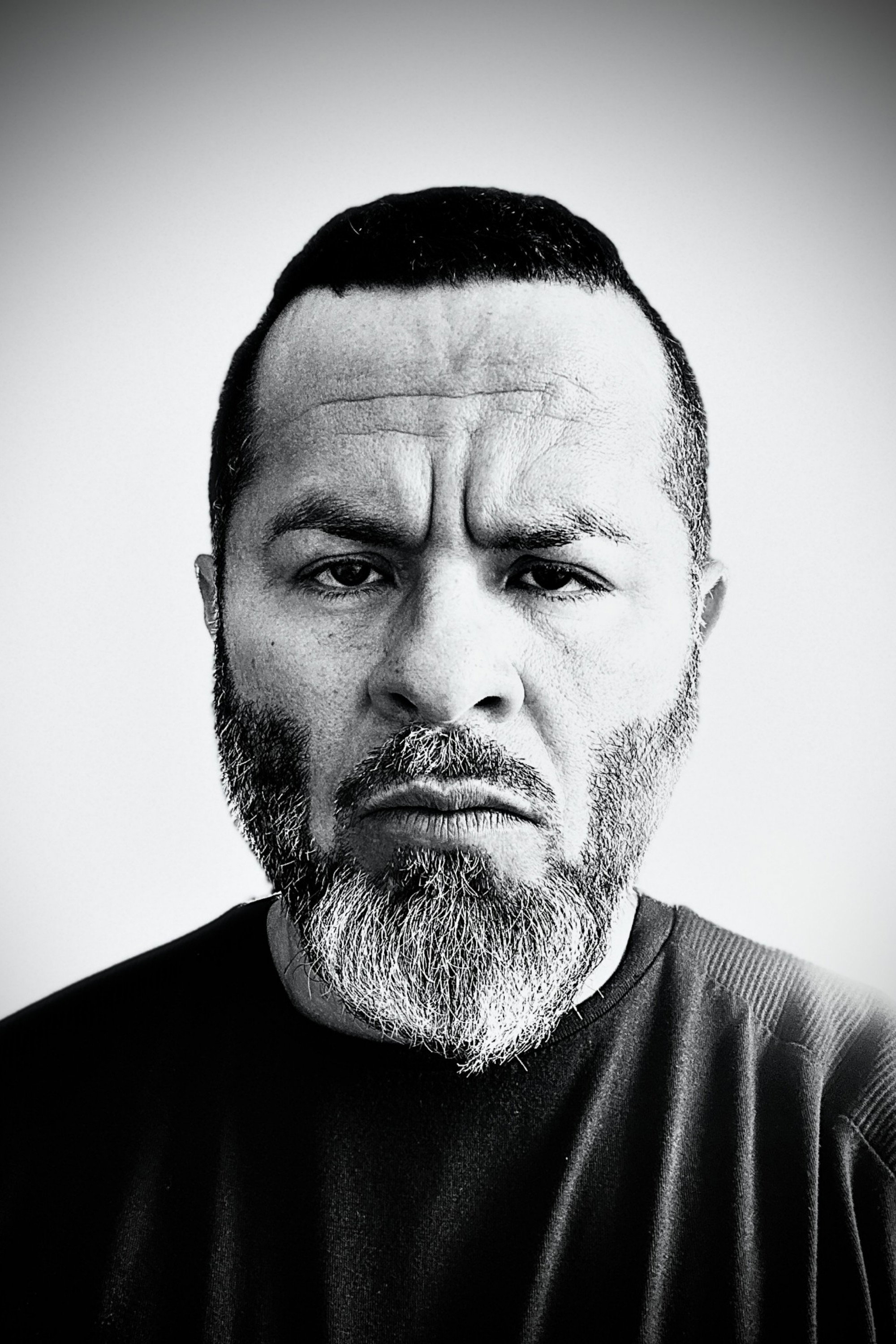 Mauricio Madero as Agente Alex in Paraíso Travel