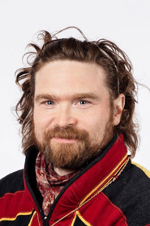 Beaska Niillas as Ross in Macbeth