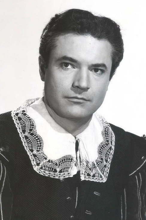 Whitfield Connor as King Stephan in Prince of Pirates