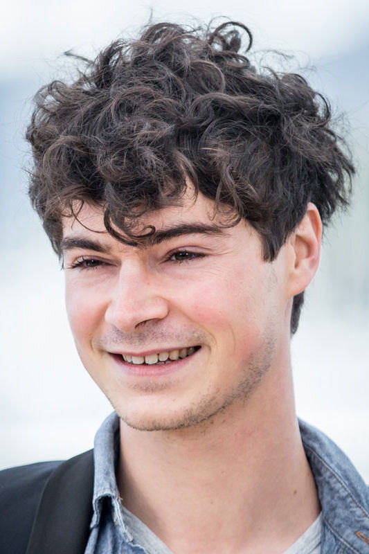 Basile Meilleurat as Yoan in Staying Vertical
