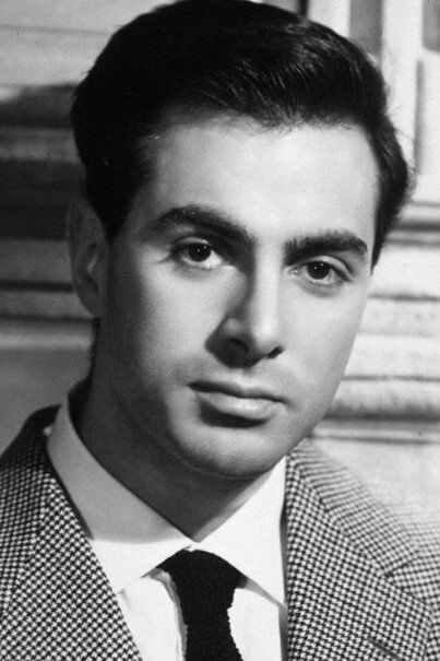 Antonio Cifariello as Mario Ludovici in Men and Noblemen