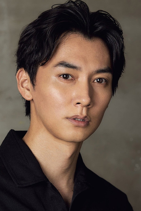 石井一彰 as Kyoichiro Shinsen / Kamen Rider Espada in Sword of Logos