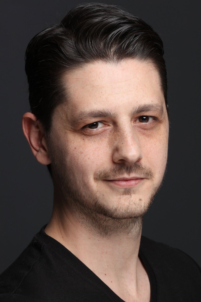 Enes Atış as Coff in Sihirbazlık Okulunda Bir Türk