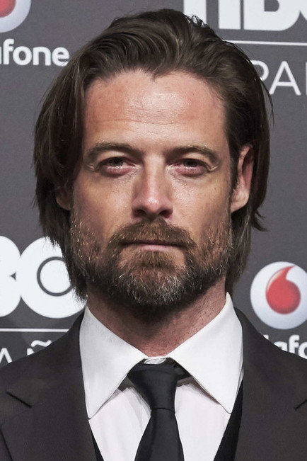 William Miller as Álex in Síndrome