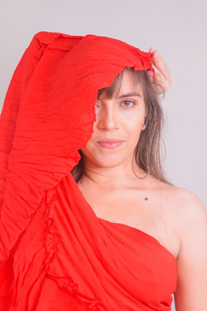 Mia Marzy as Cida in Não Só