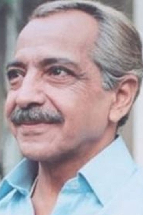 Hossein Kasbian as Safa in Shaghayegh