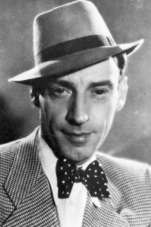 Kálmán Latabár as Karikás in Try and Win