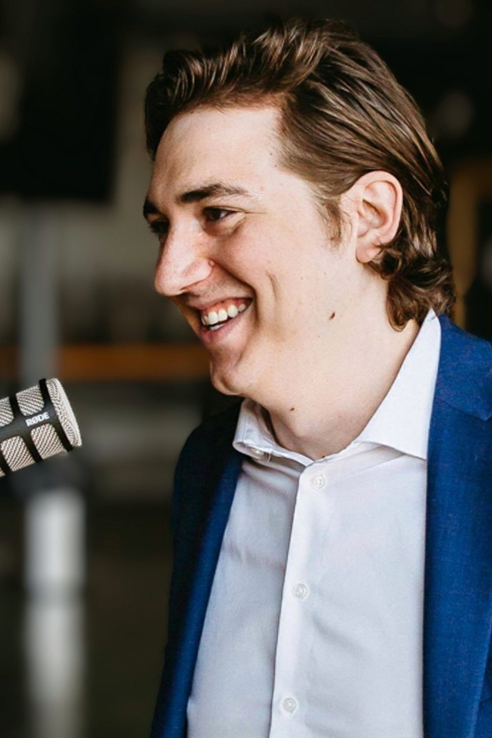 Richard Mills Allen as Radio Host in XEN