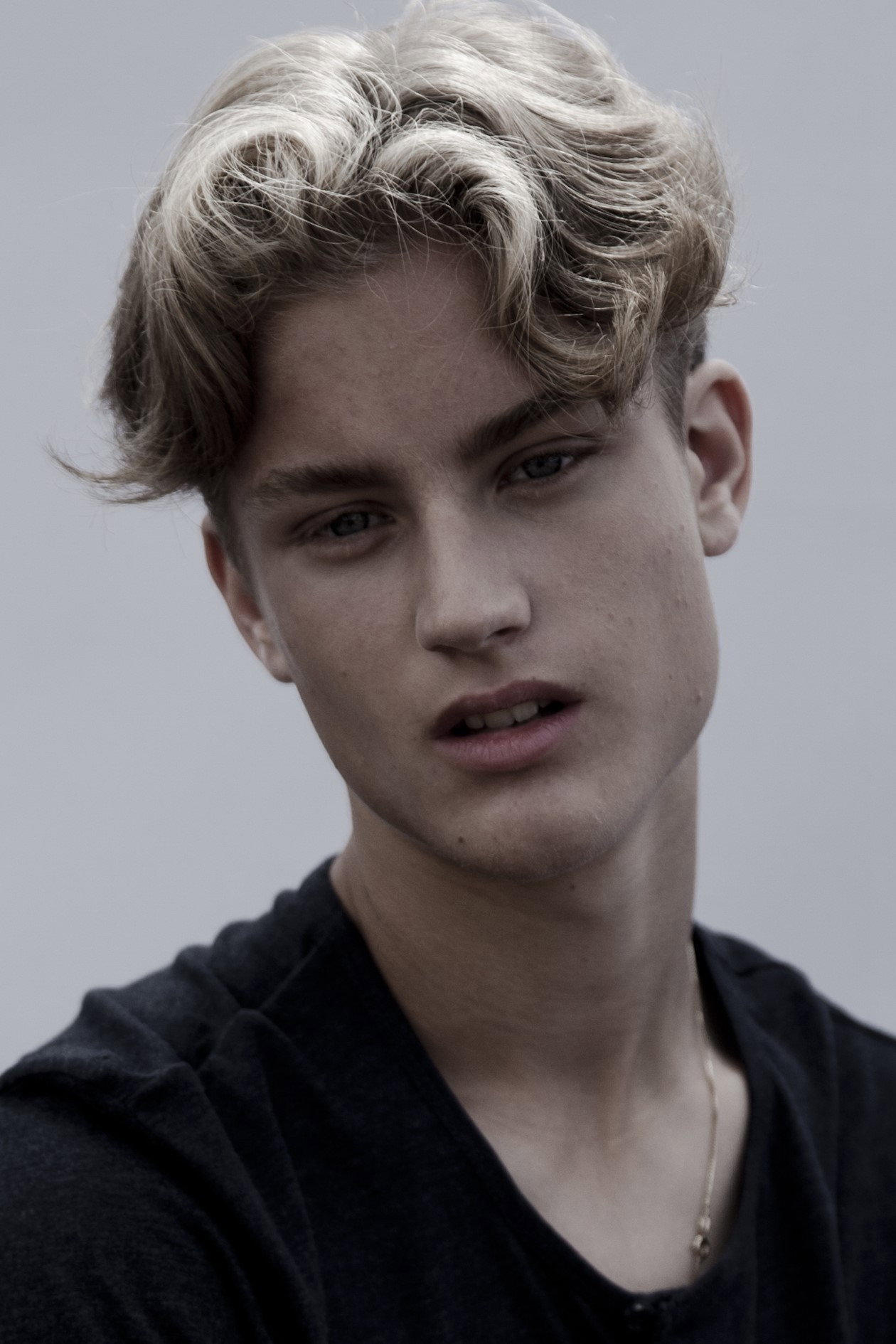 Aidan Gouveia as Quinn in I Declare War