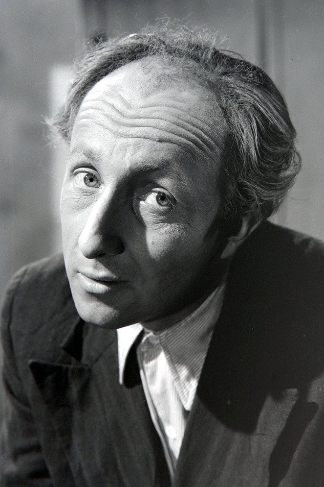 Bogumił Kobiela as Doctor Tomasz Piechocki in Człowiek z M-3