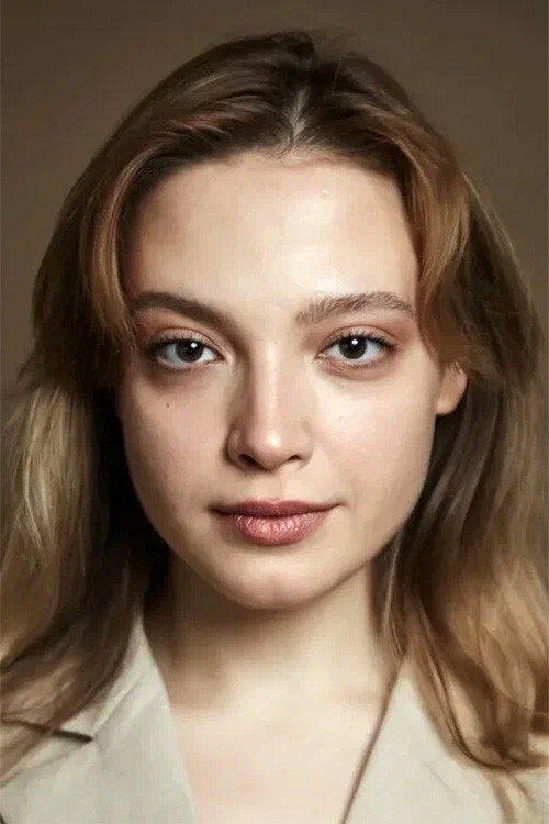 Дарья Антонюк as Соня in Secret Passion