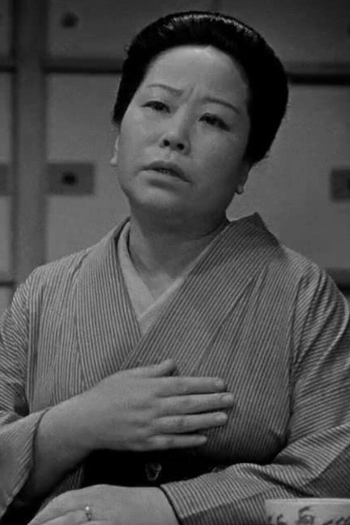 高橋とよ as Mother Aisha in Bengawan Solo