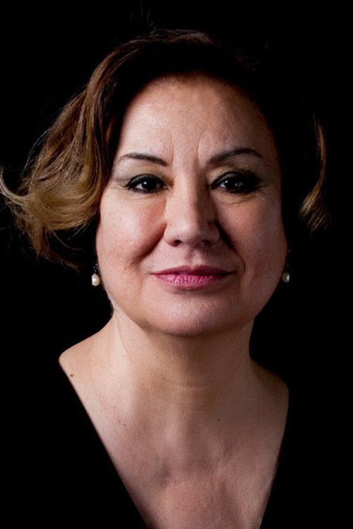 Gülsen Tuncer as Gülname in Bugünün Saraylısı