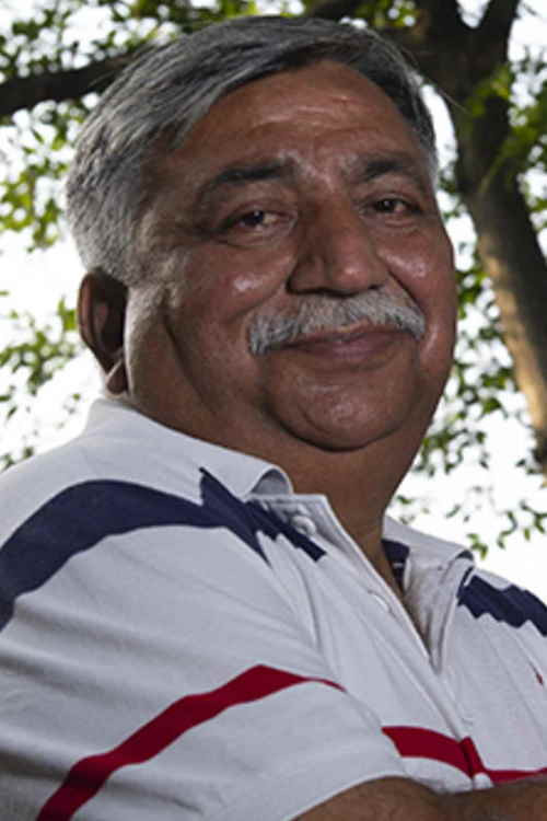 Naresh Gosain as Fufa Ji in Ghudchadi