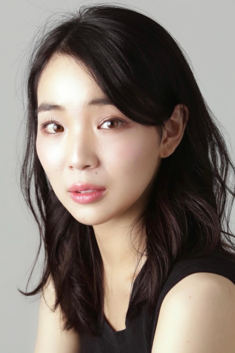 Yuki Tsumuraya as Nana Hasegawa in Hierarchy of Girls: A Girl at the Bottom