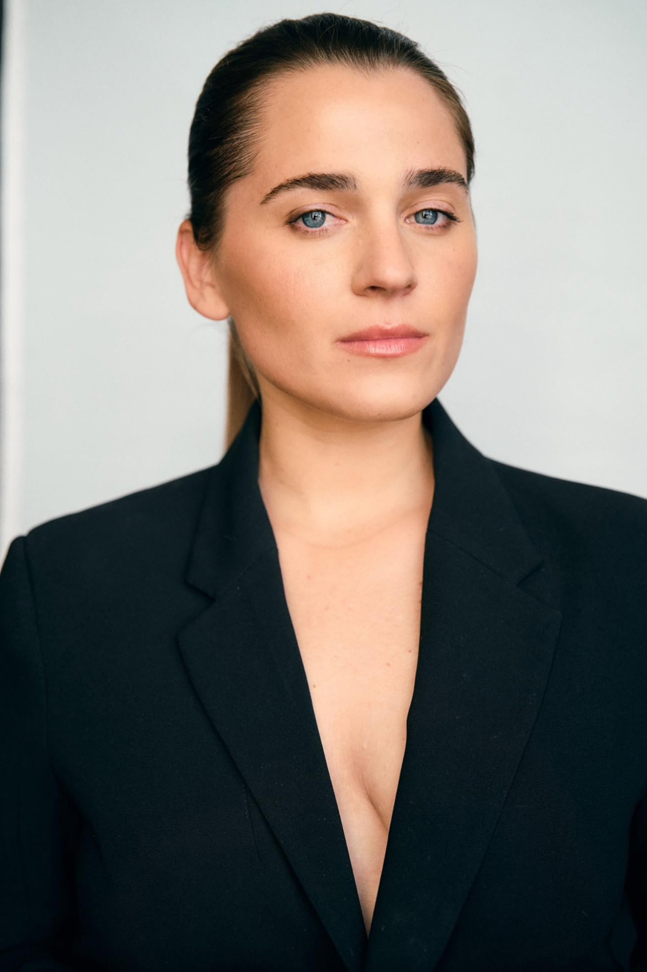 Taryn Kelly as Passerby in CLING