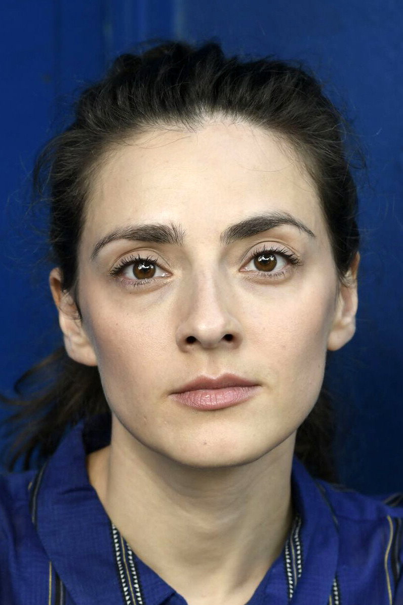 Seyneb Saleh as Tara in Sabbatical