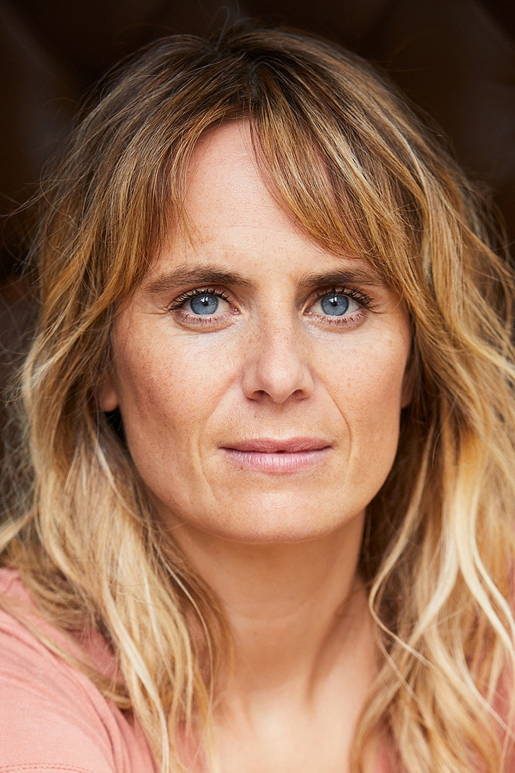 Anna Pieri Zuercher as Charlie in Uniformes