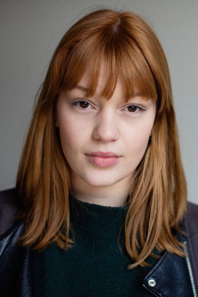 Lilly Dreesen as Nellie Mahler in Echos