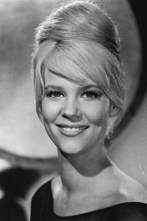 Jennifer Billingsley as Buttons in Hollywood Man