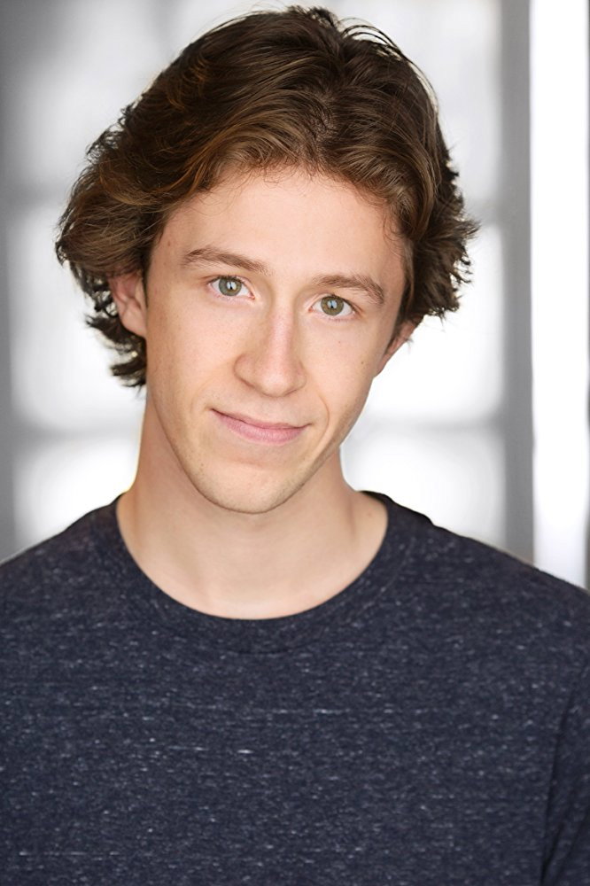 Andrew Hollinger as Kevin in That Kinda Night