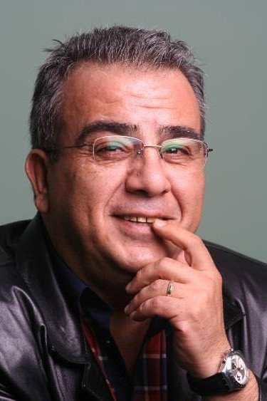Sezai Aydın as Muzaffer in Gönül İşleri