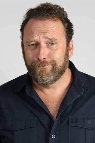 Eduardo Madeira as Eddie in Tiro e Queda