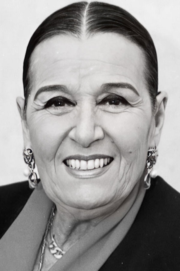 Ana María Campoy as Valeria Uboldi in La extraña dama
