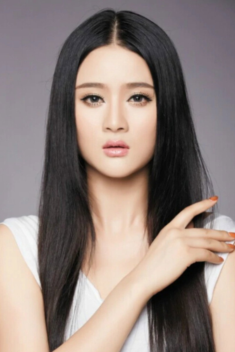 Xu Zixin as Murong Xia in Murong Knight