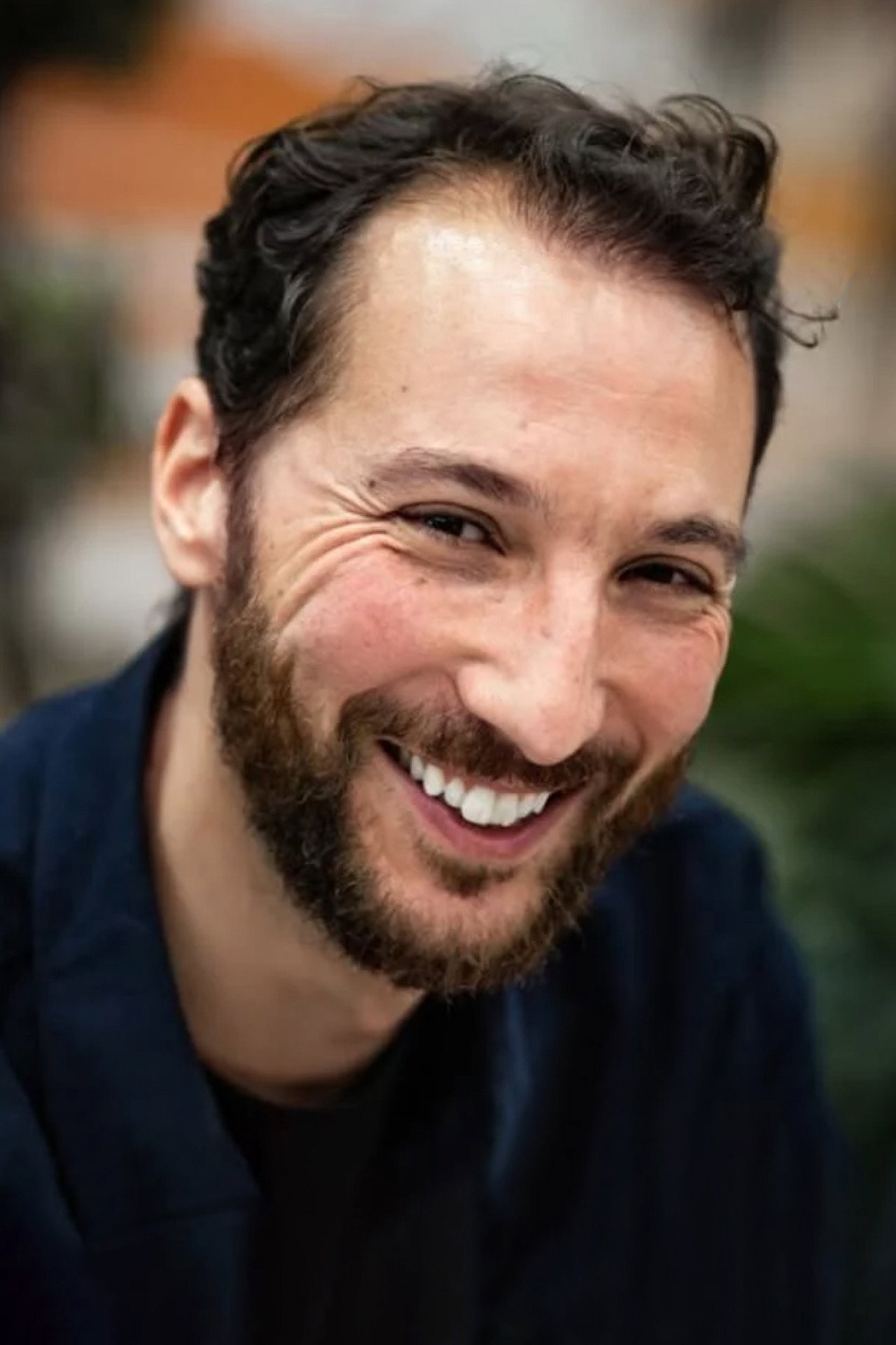 Nabil Djedouani as Le rédacteur en chef in South Terminal