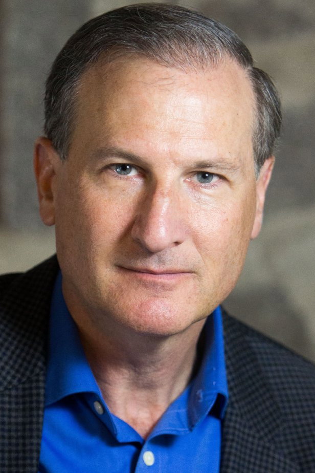 David de Vries as Mark Hansen in Blind Trust