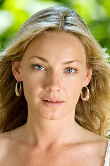 Marte Germaine Christensen as Linda in Somebody Feed Phil