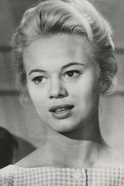 Toby Michaels as Blythe Holloway in Love in a Goldfish Bowl