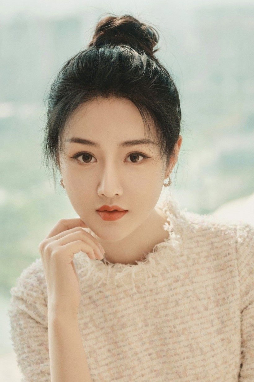 Huang Xinyao as Yue Fuya in Till The End of The Moon