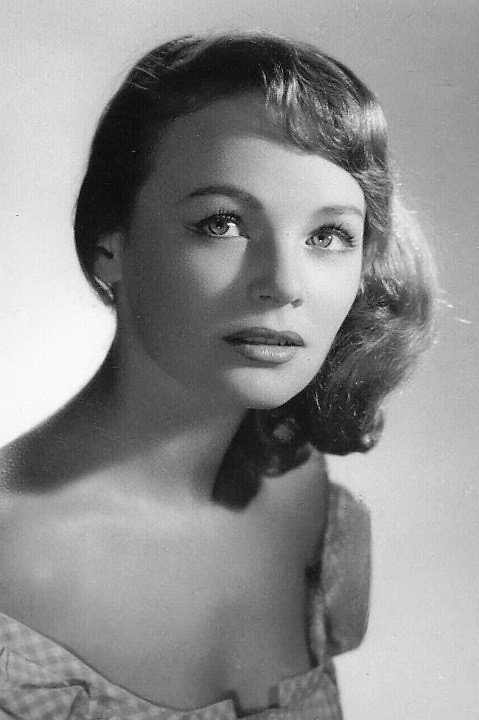 Etchika Choureau as Jacqueline Martin in The Impossible Mr. Pipelet