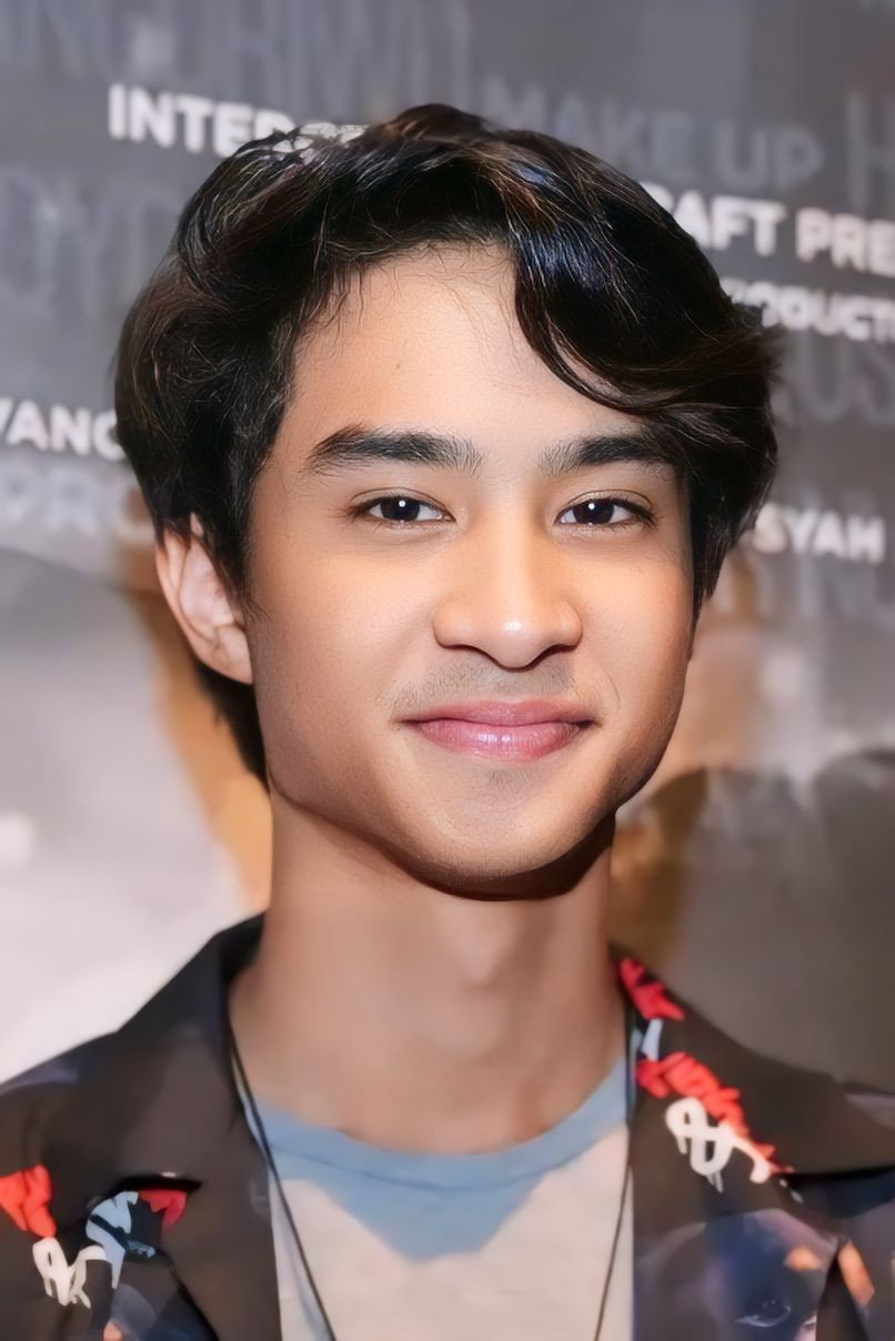 Devano Danendra as Adi in Red Zone