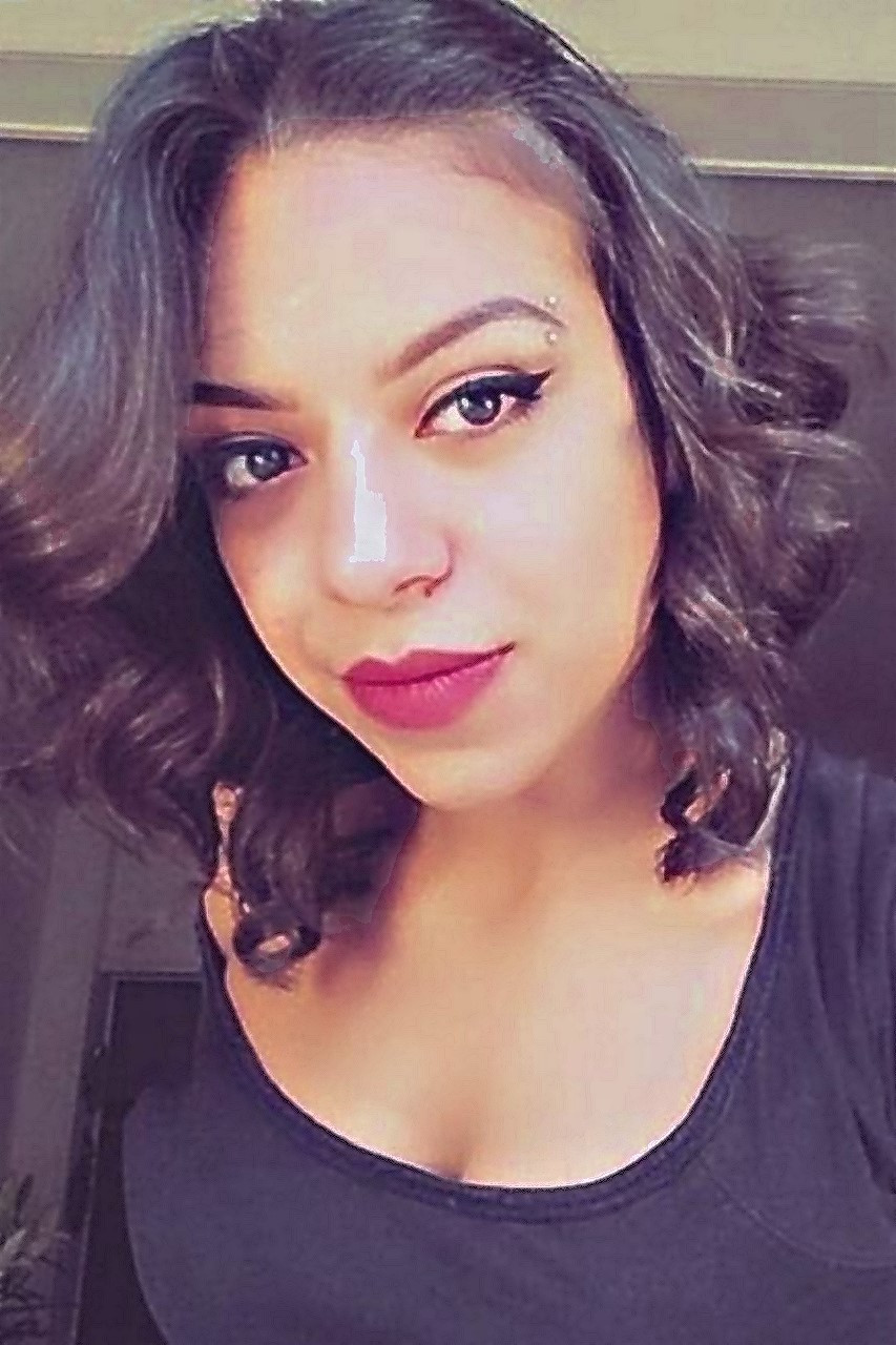 Salma Sabry as وفاء الذهبي in A Day and a Night