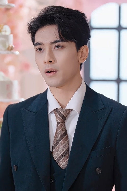 韦若辰 as Zhu Cheng Jin in From Obscurity to Majesty