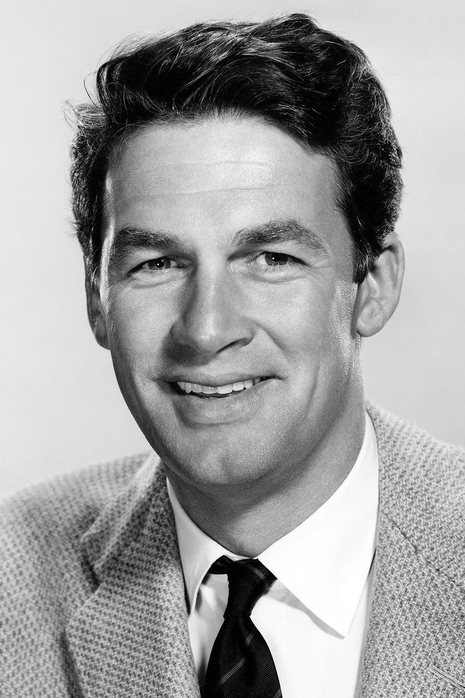 Bill Travers as David Macdonald in Footsteps in the Fog